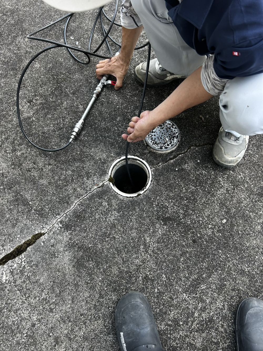 排水管の高圧洗浄｜配管内をカメラで確認し、詰まりを根本から洗い流す 施工前