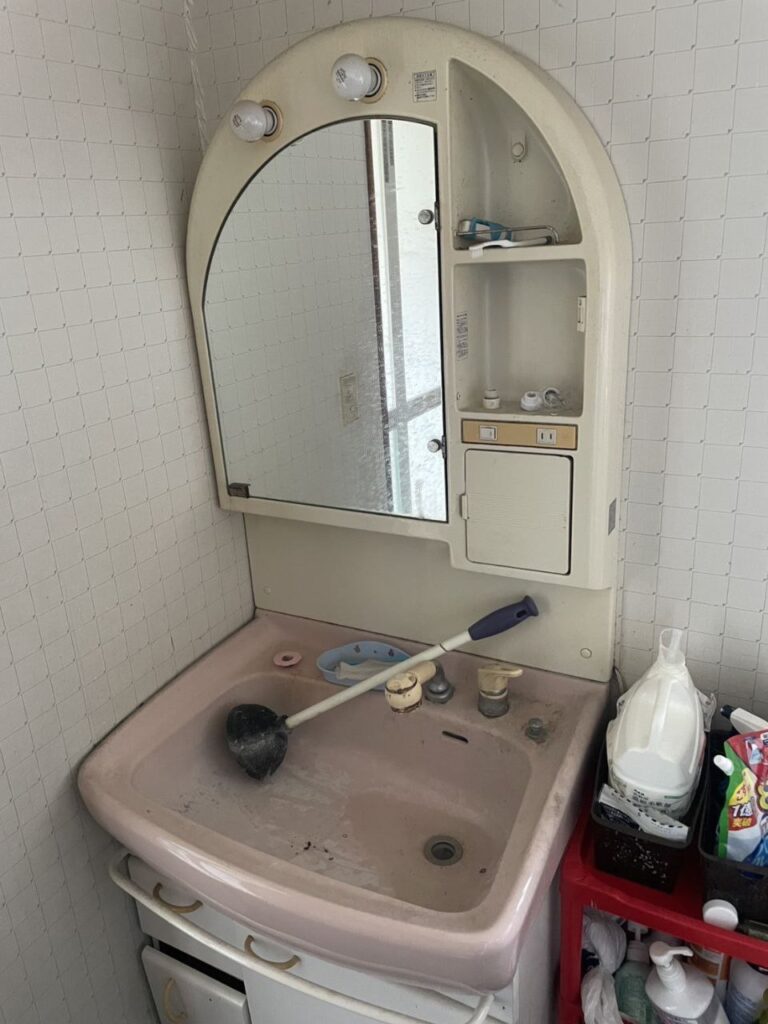 Before: 岐阜市／台所排水詰まり除去